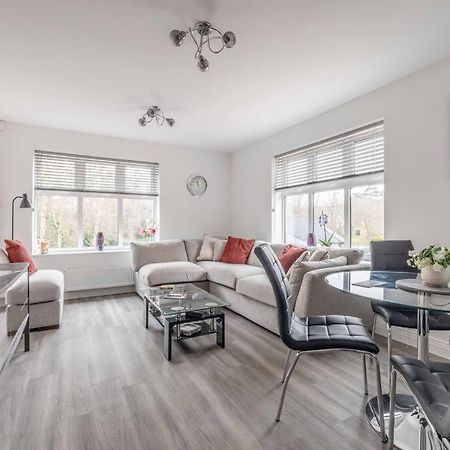Stylish Home @ Virginia Water Lake & Free Parking Englefield Green Экстерьер фото