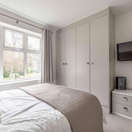 Stylish Home @ Virginia Water Lake & Free Parking Englefield Green Экстерьер фото