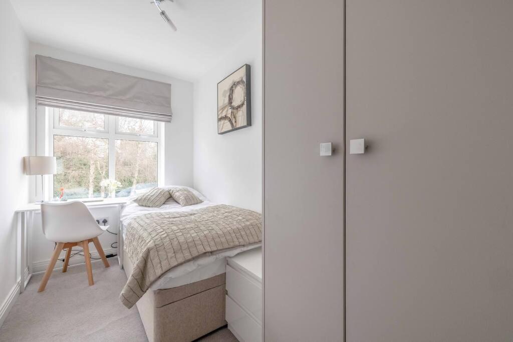 Stylish Home @ Virginia Water Lake & Free Parking Englefield Green Экстерьер фото