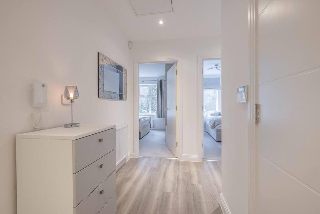 Stylish Home @ Virginia Water Lake & Free Parking Englefield Green Экстерьер фото